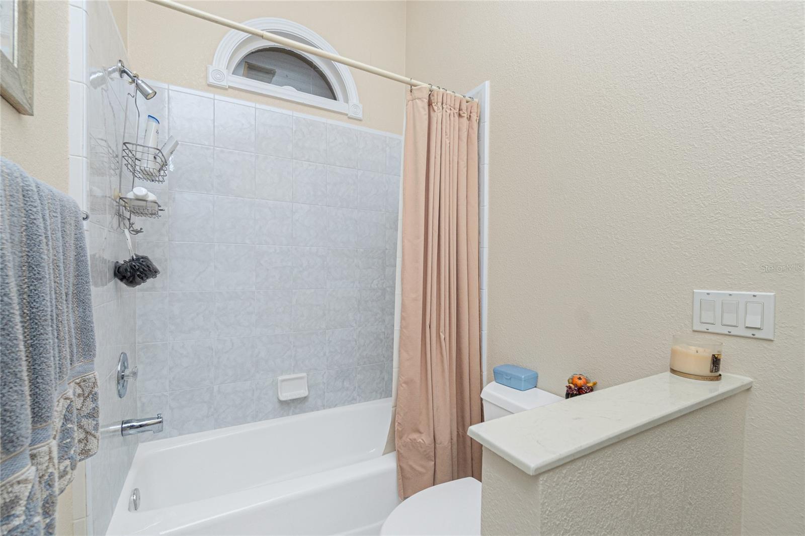 Image 14 of 100 For 202 George Road Se