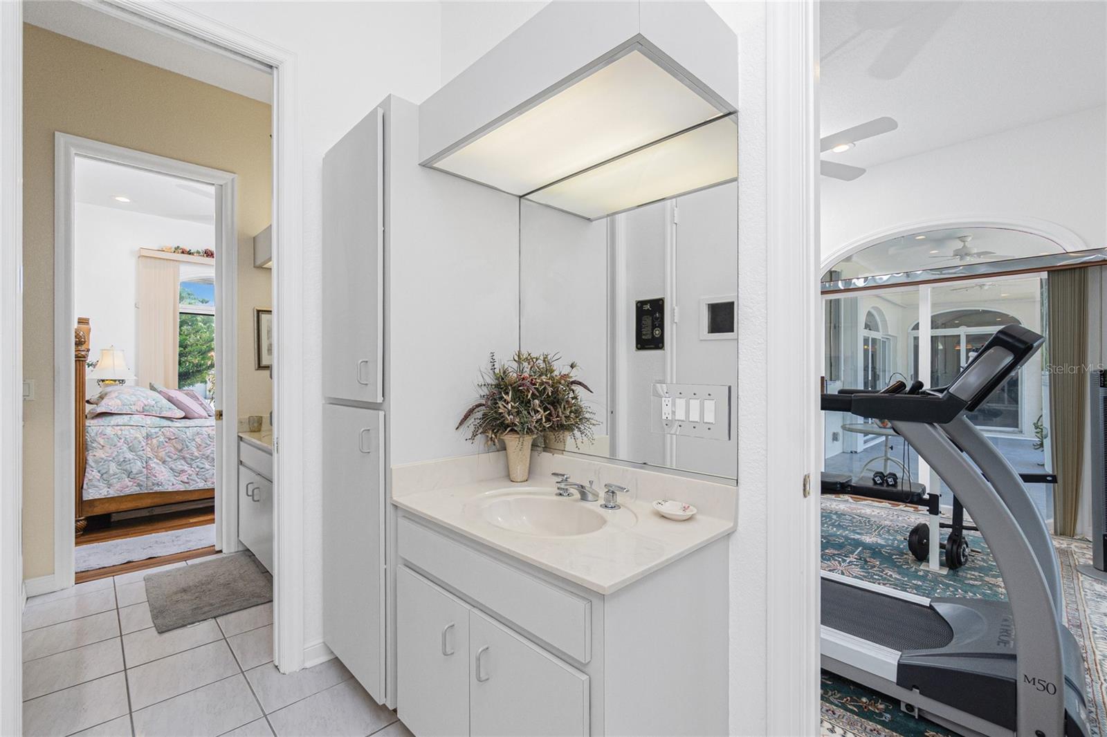 Image 15 of 100 For 202 George Road Se