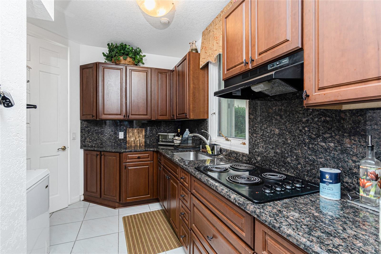 Image 19 of 100 For 202 George Road Se