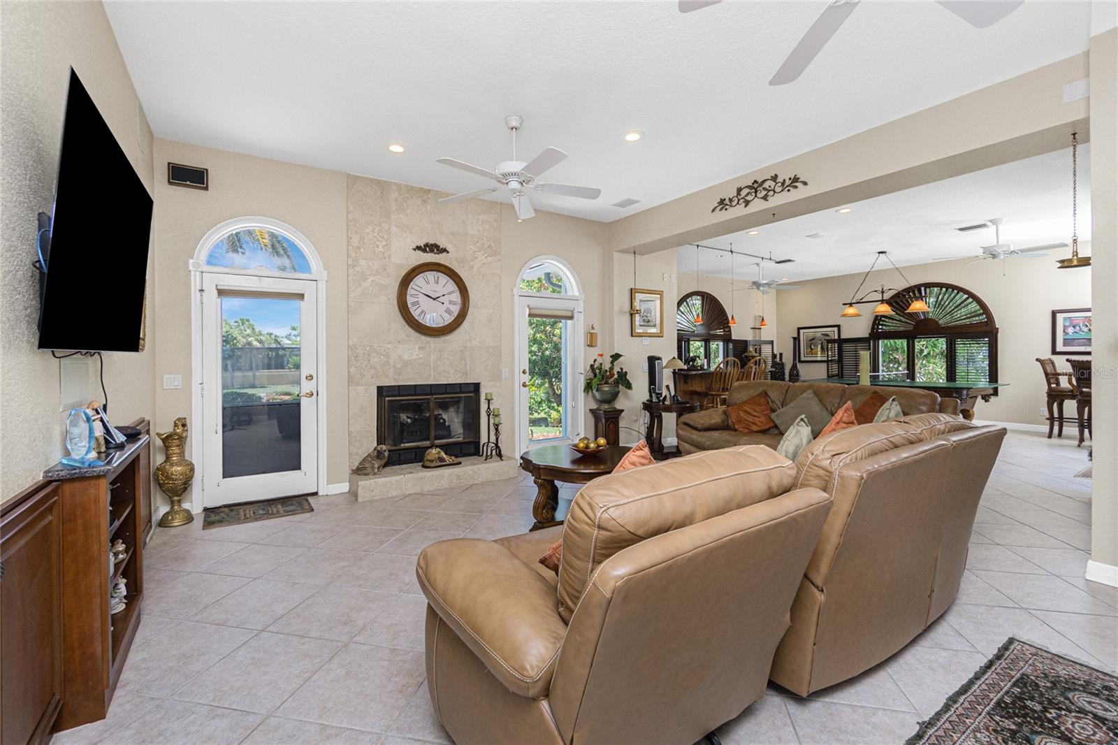 Image 23 of 100 For 202 George Road Se