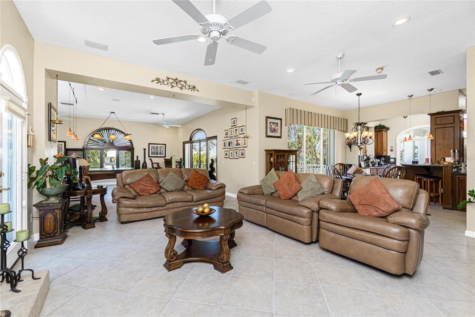 Image 25 of 100 For 202 George Road Se