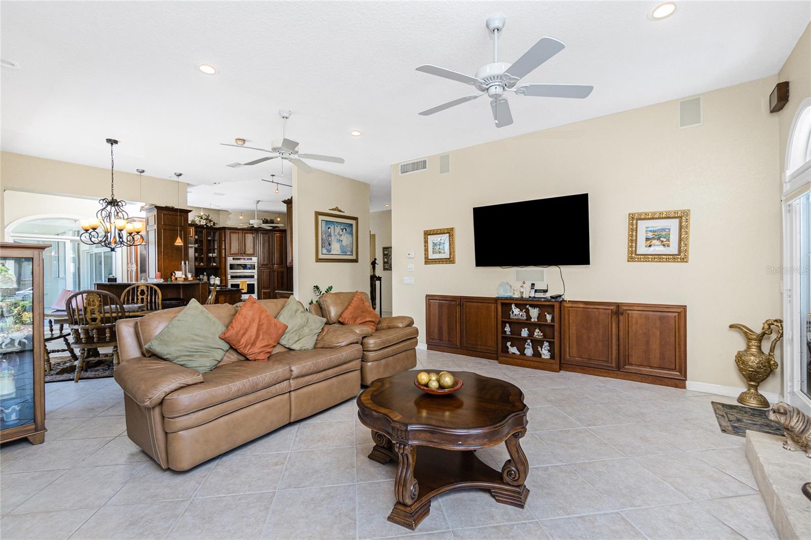 Image 26 of 100 For 202 George Road Se