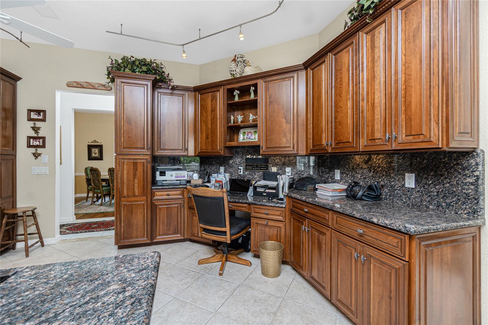 Image 33 of 100 For 202 George Road Se