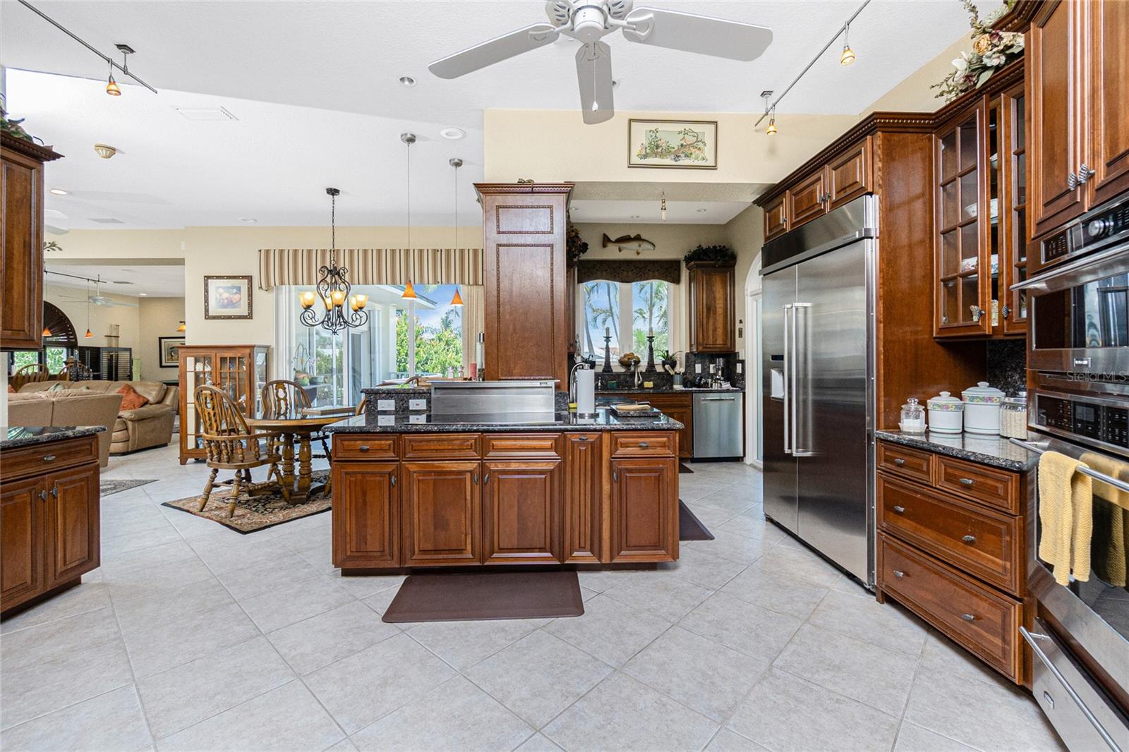 Image 35 of 100 For 202 George Road Se