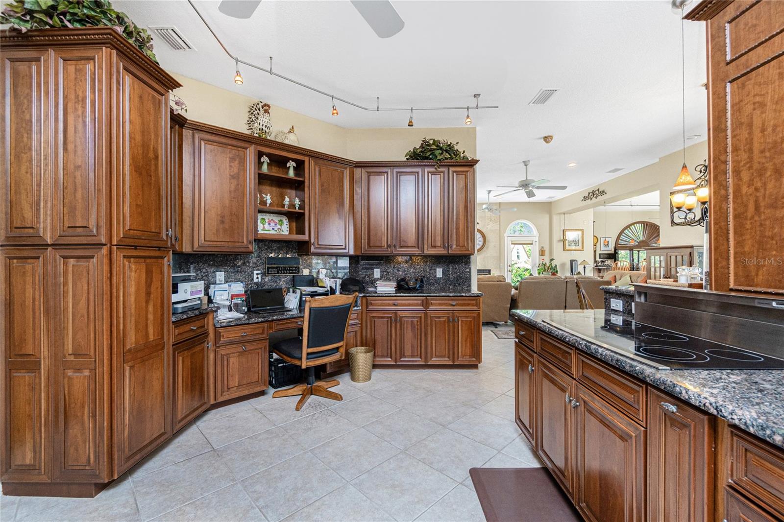 Image 37 of 100 For 202 George Road Se