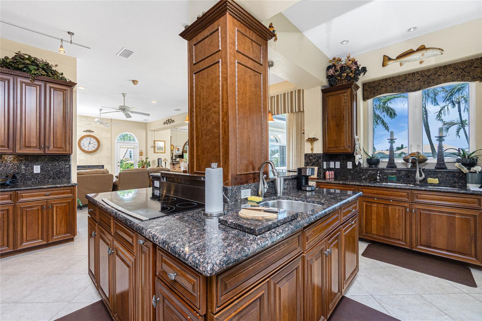 Image 38 of 100 For 202 George Road Se