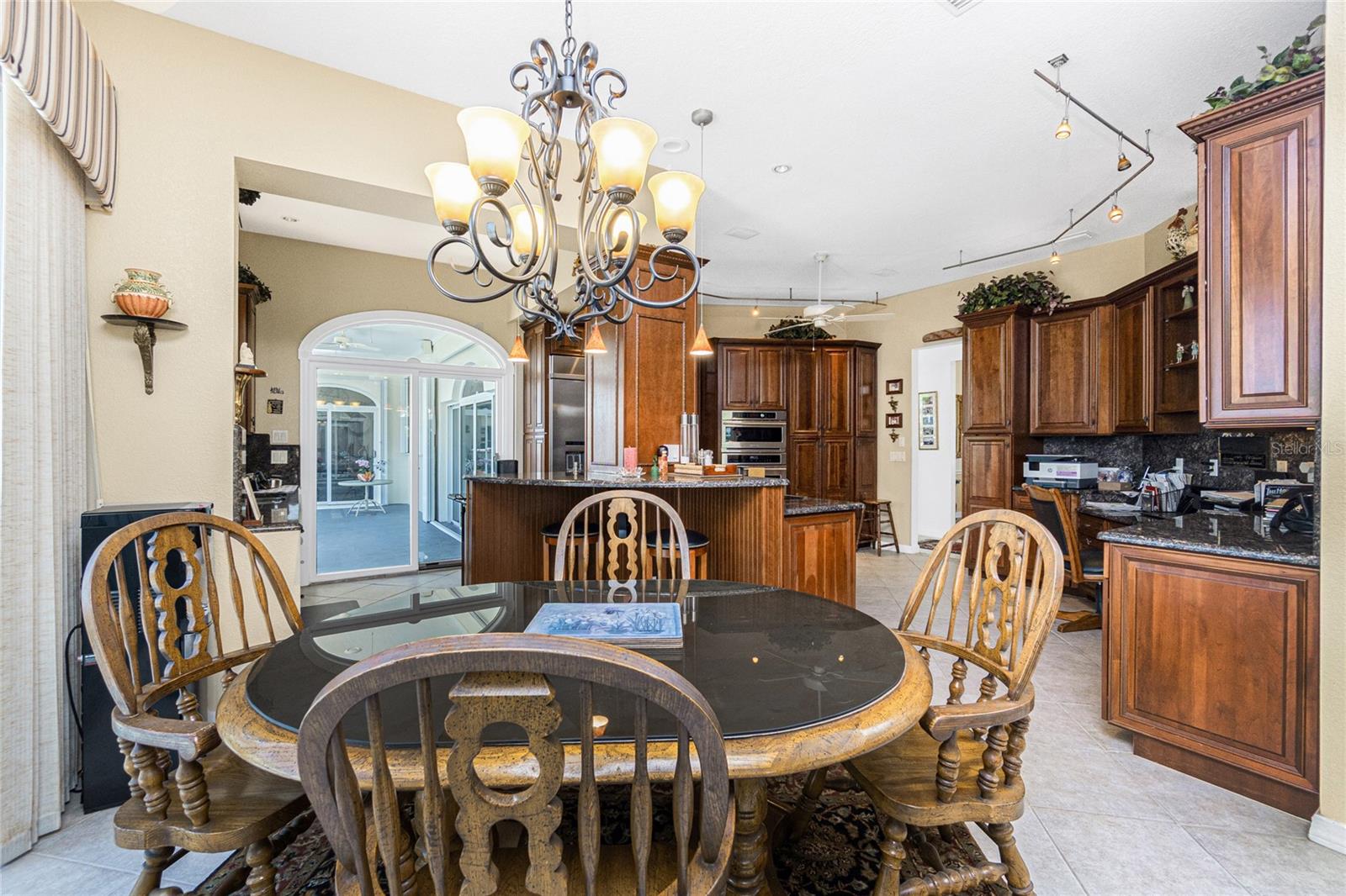 Image 42 of 100 For 202 George Road Se