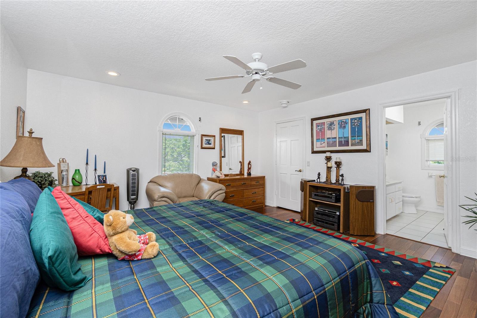 Image 43 of 100 For 202 George Road Se