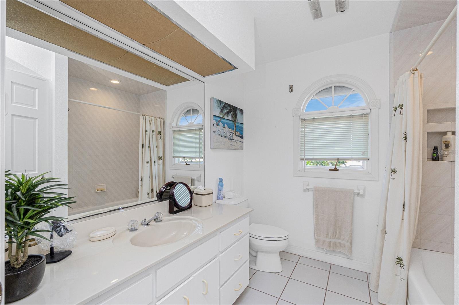 Image 46 of 100 For 202 George Road Se