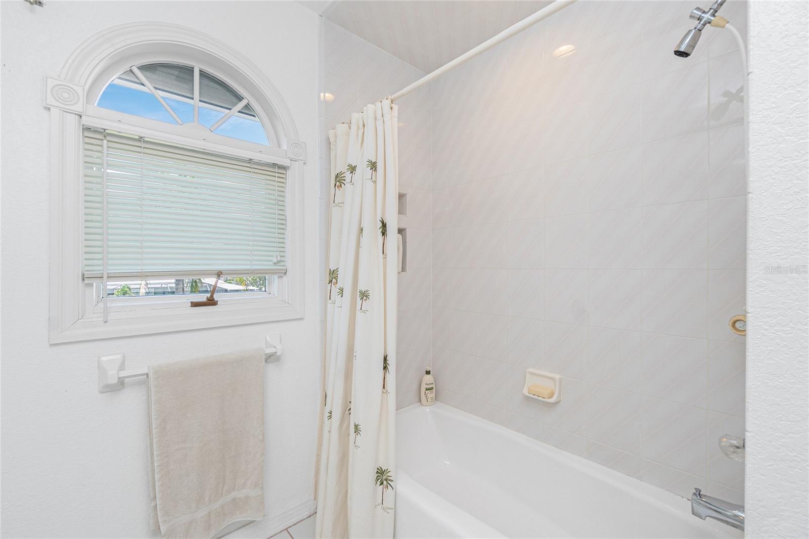 Image 47 of 100 For 202 George Road Se