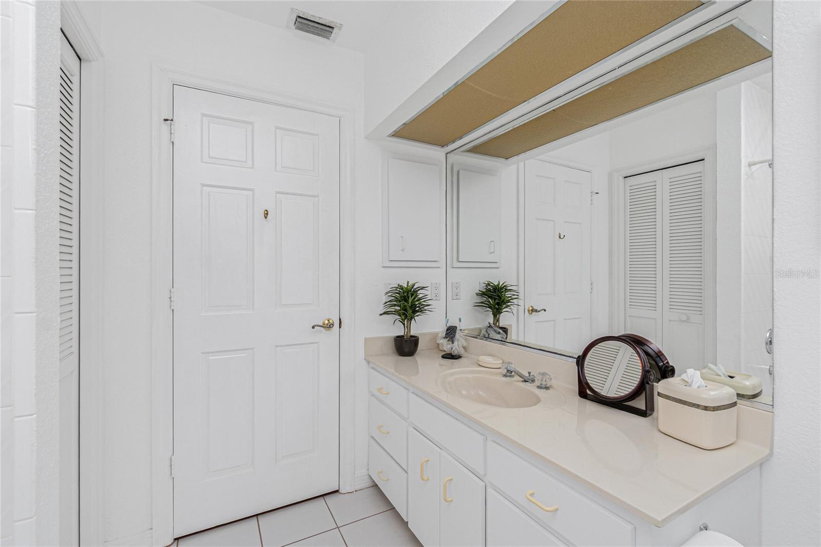 Image 48 of 100 For 202 George Road Se