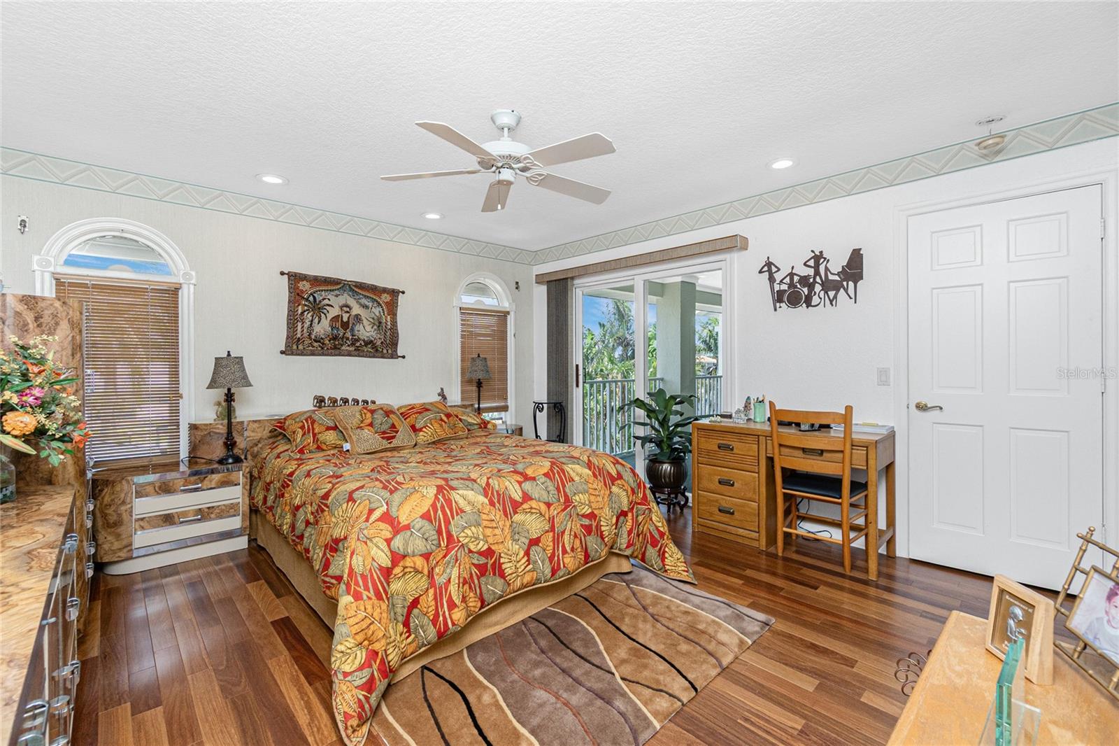 Image 49 of 100 For 202 George Road Se