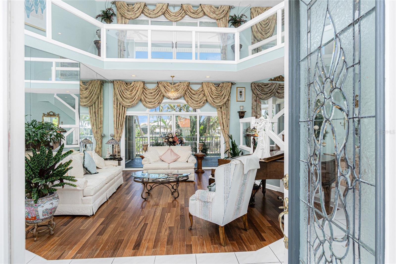 Image 5 of 100 For 202 George Road Se