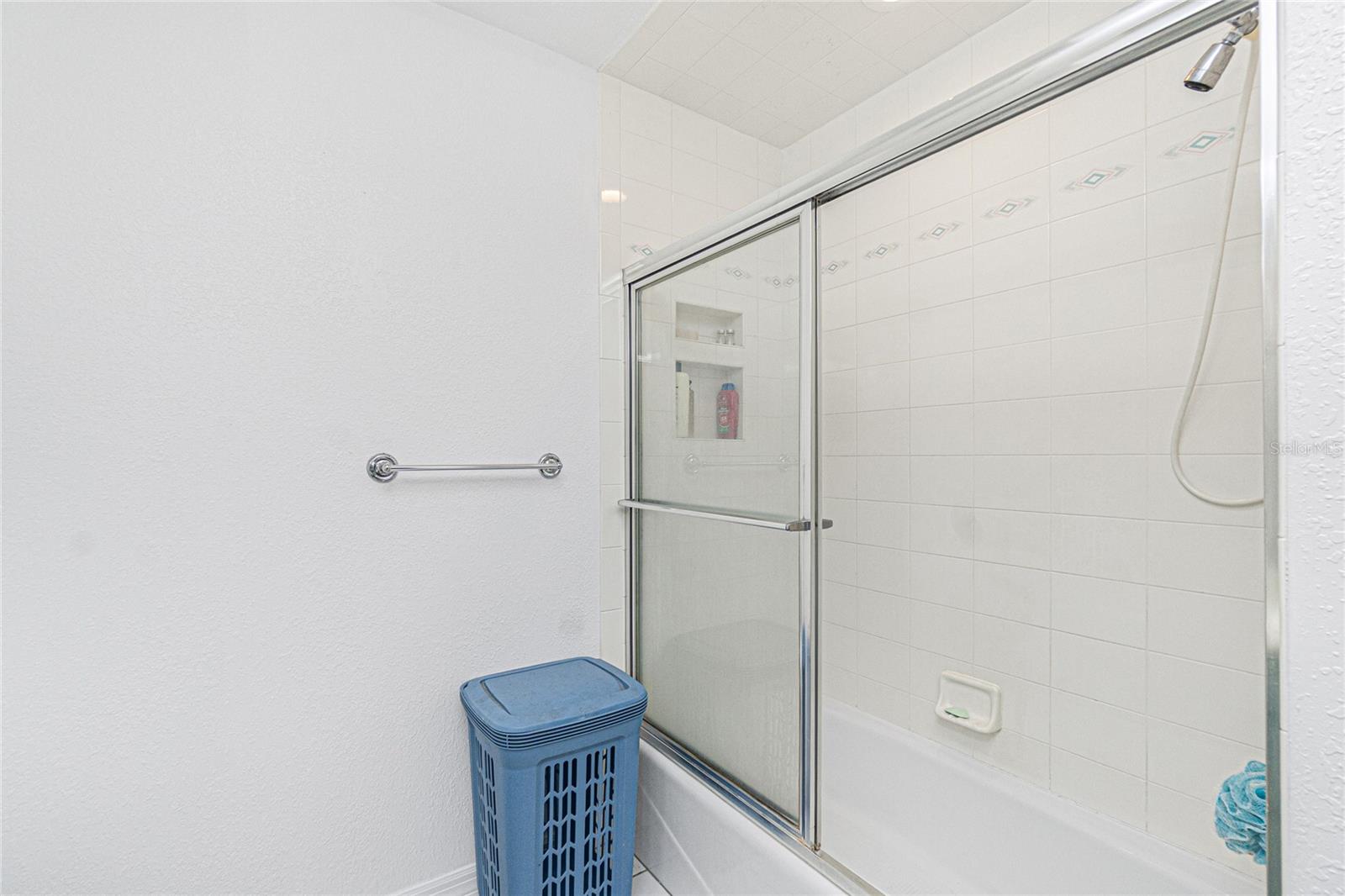 Image 53 of 100 For 202 George Road Se