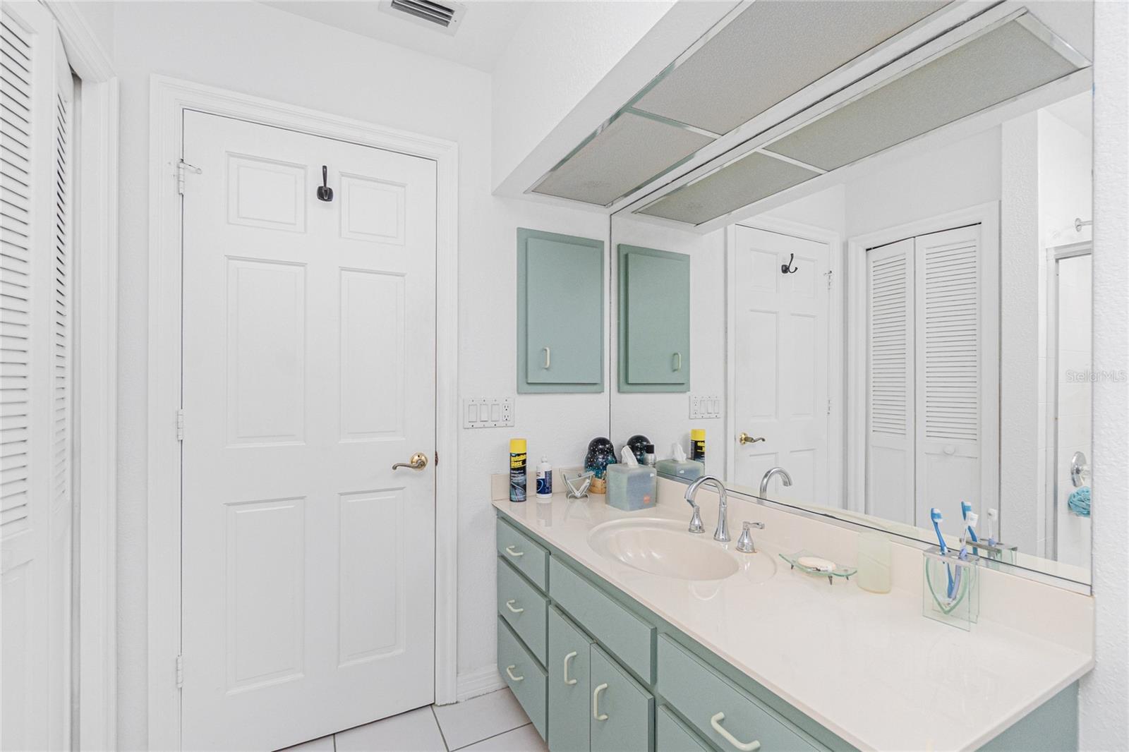 Image 54 of 100 For 202 George Road Se