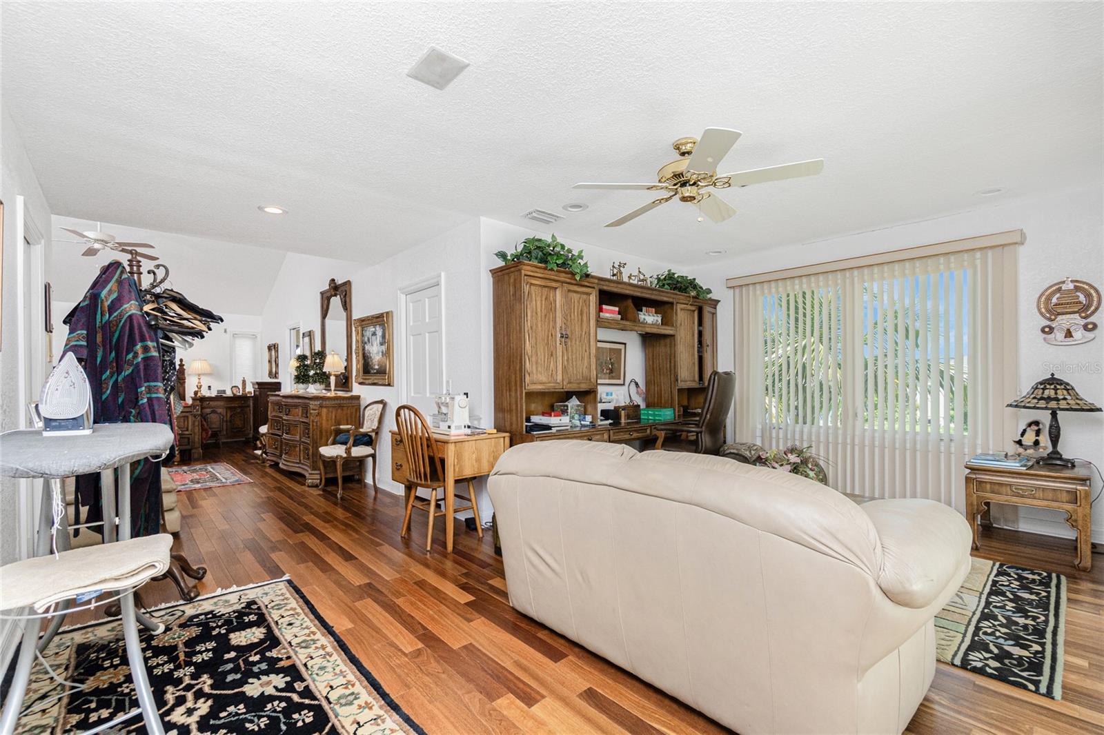 Image 64 of 100 For 202 George Road Se