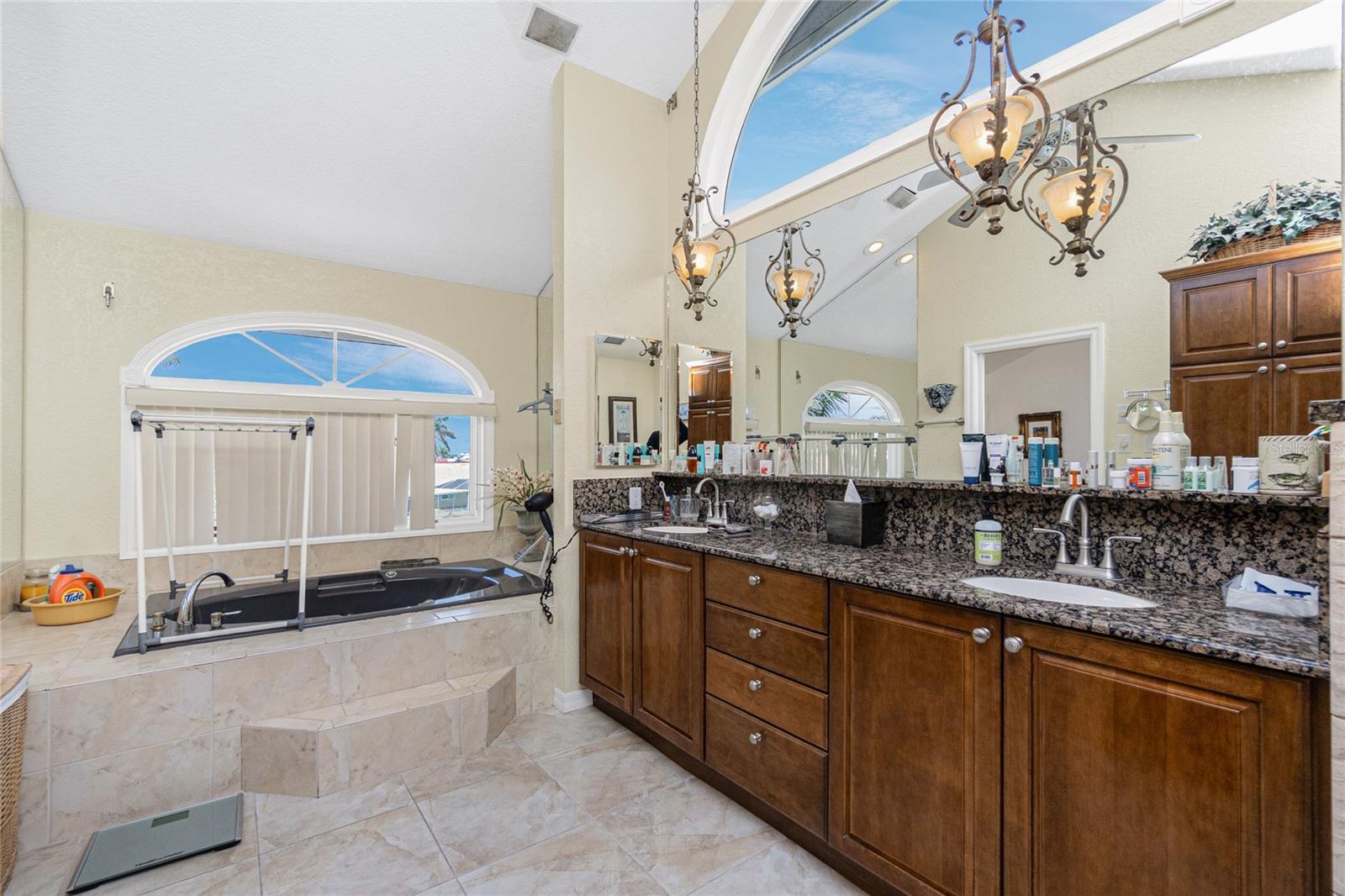 Image 77 of 100 For 202 George Road Se