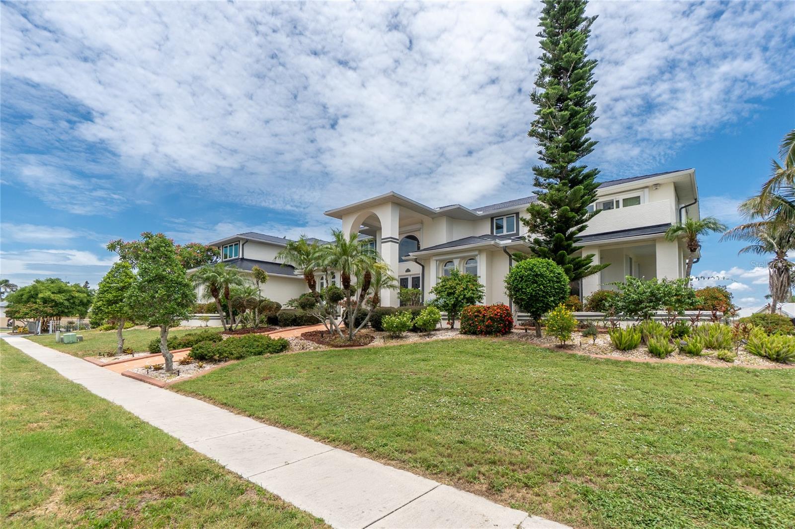 Image 92 of 100 For 202 George Road Se