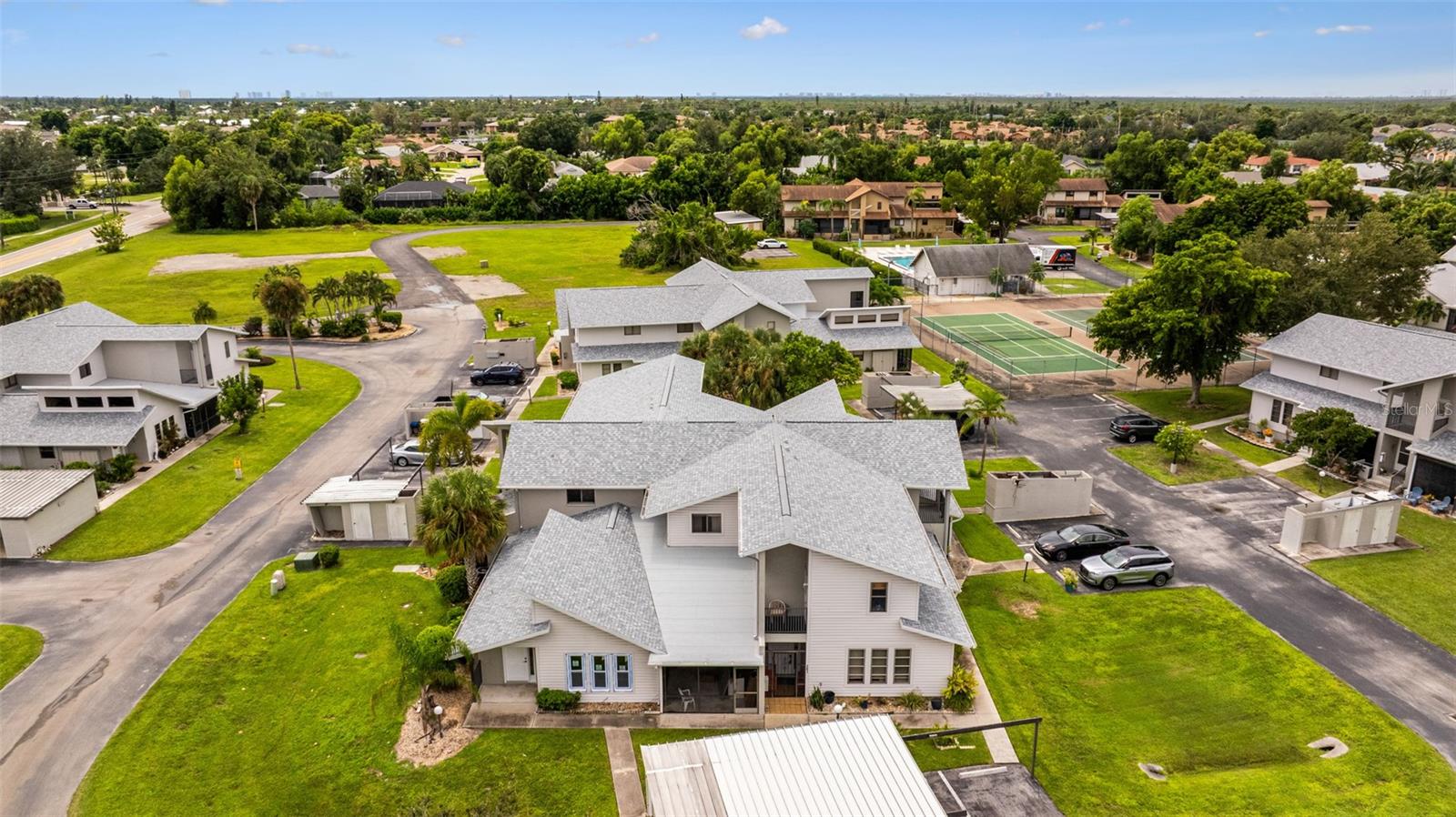 Image 32 of 39 For 17025 Golfside Circle 303