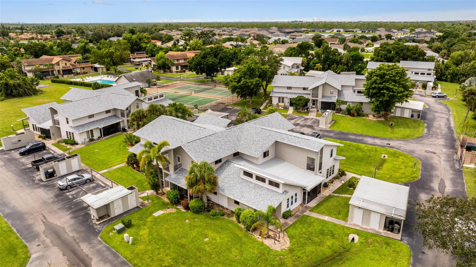 Image 33 of 39 For 17025 Golfside Circle 303