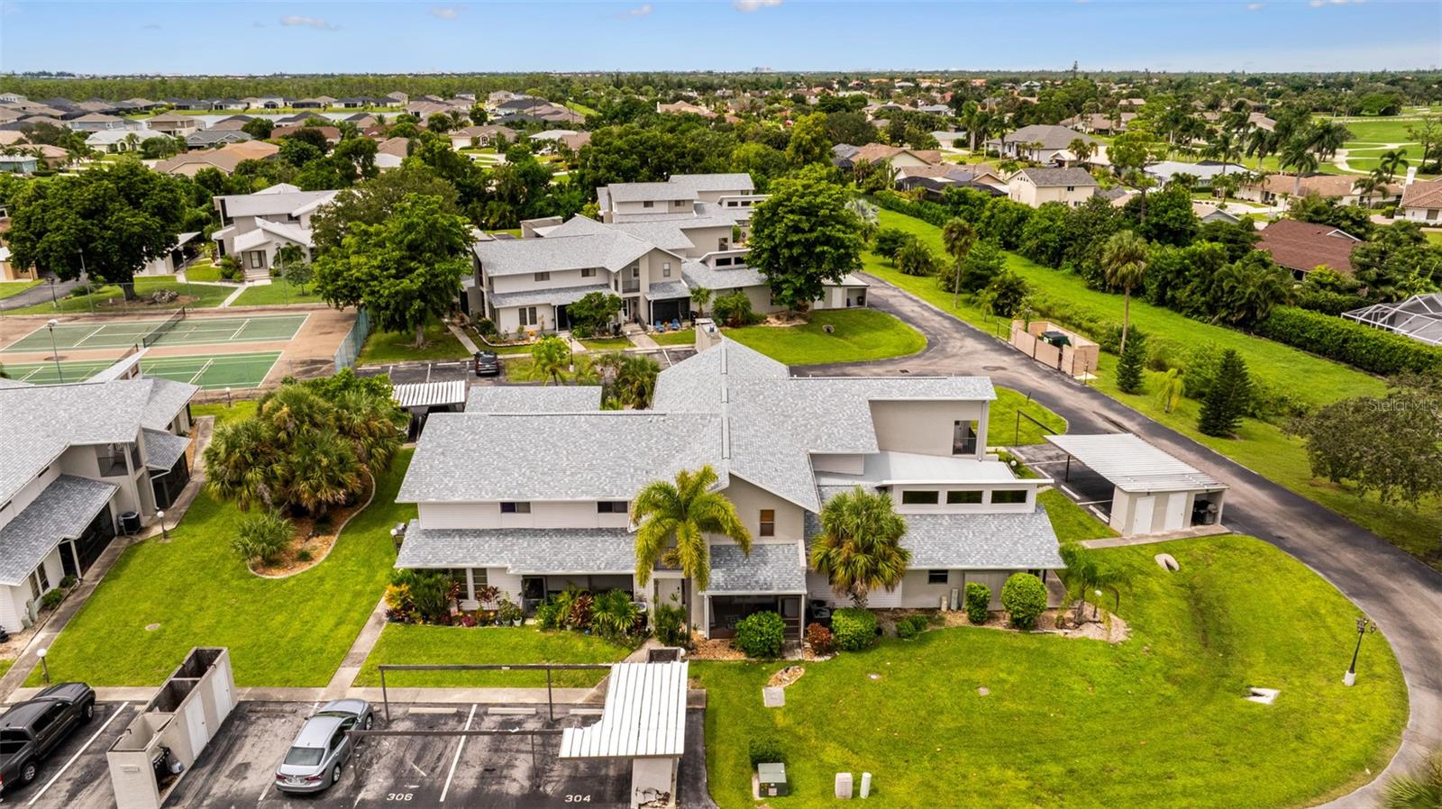 Image 34 of 39 For 17025 Golfside Circle 303