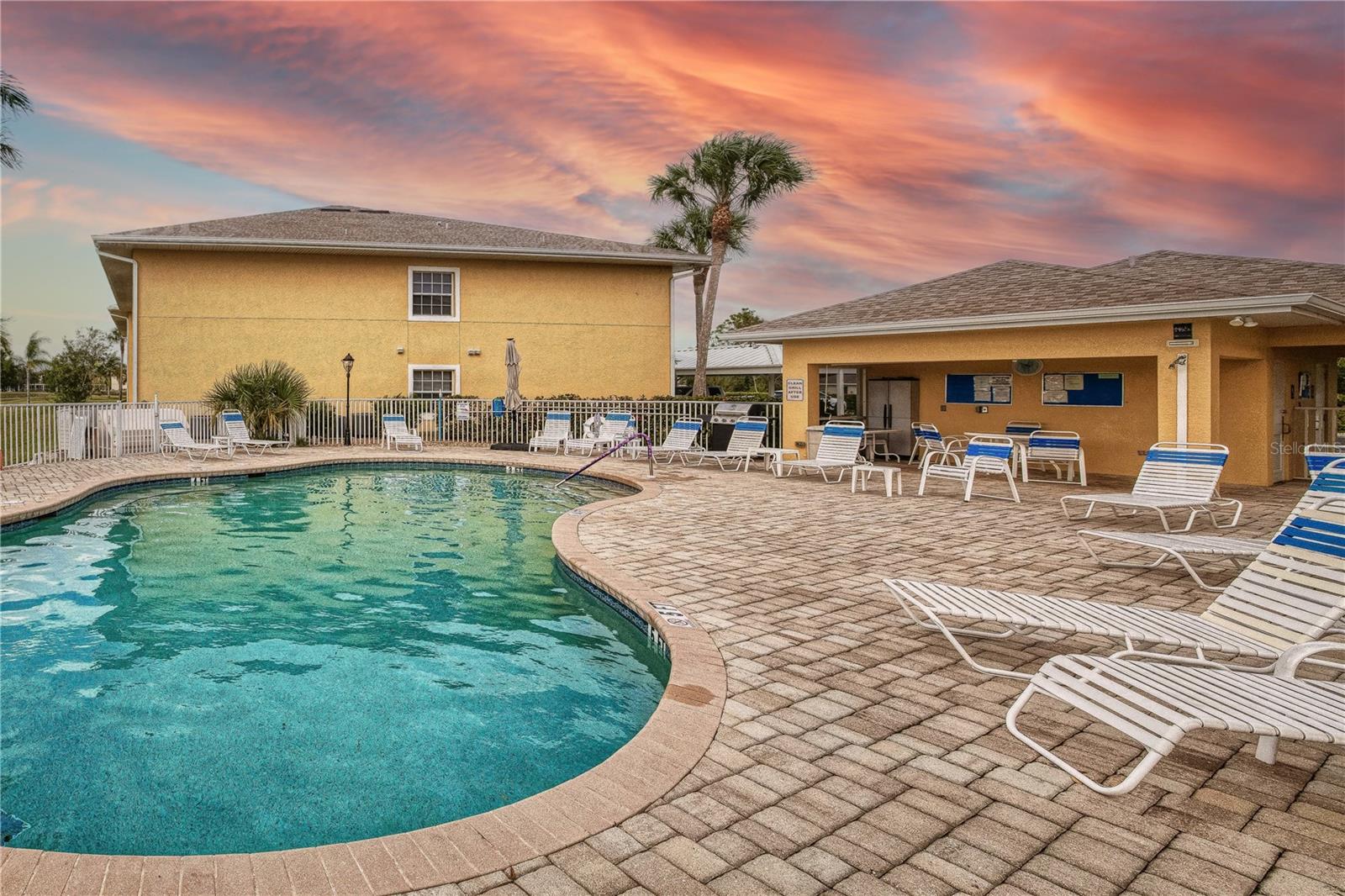 Image 4 of 46 For 1255 Saxony Circle 4106