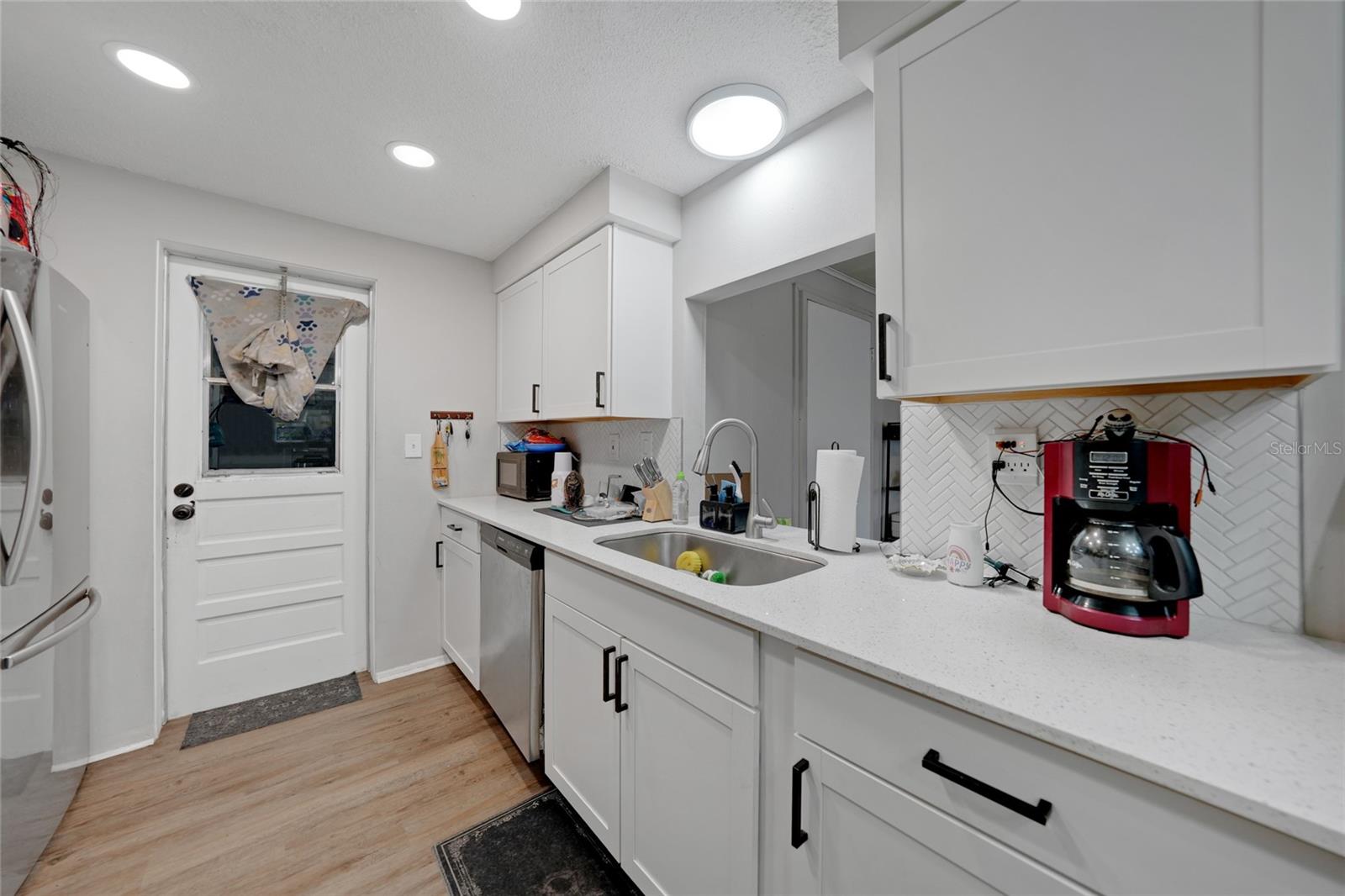 Image 10 of 29 For 819 Haleybury Street Nw