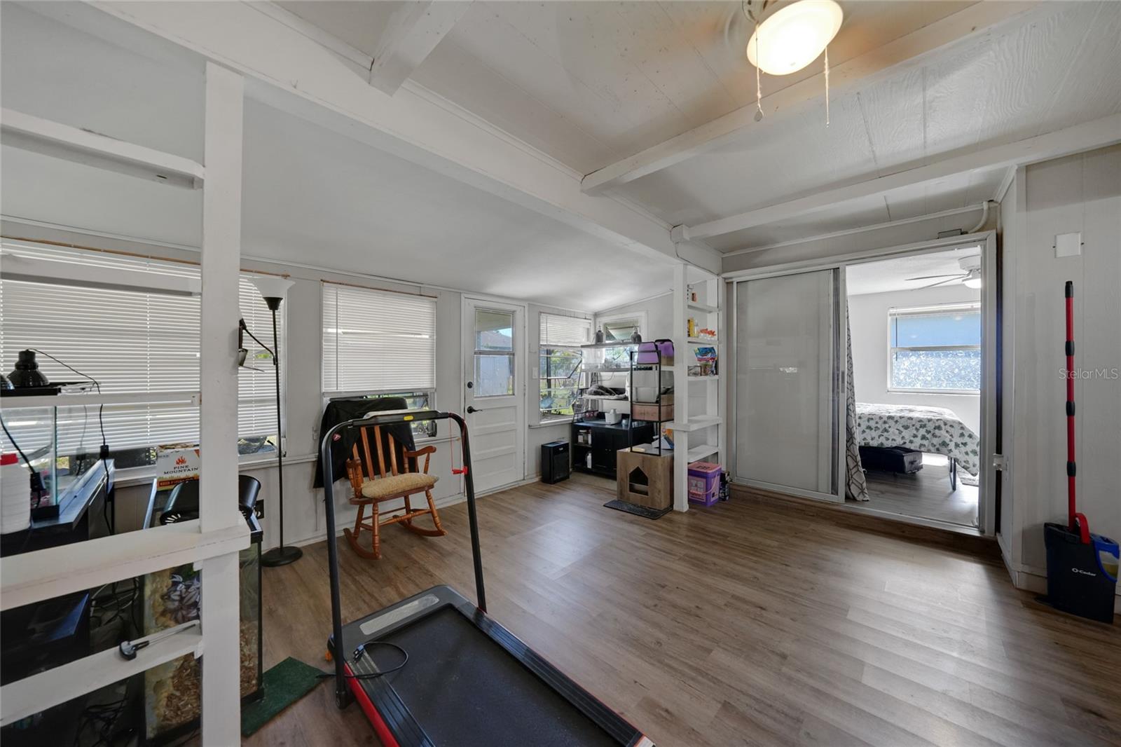 Image 14 of 29 For 819 Haleybury Street Nw