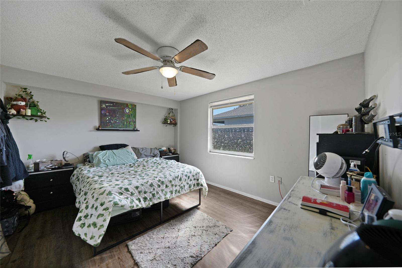 Image 16 of 29 For 819 Haleybury Street Nw