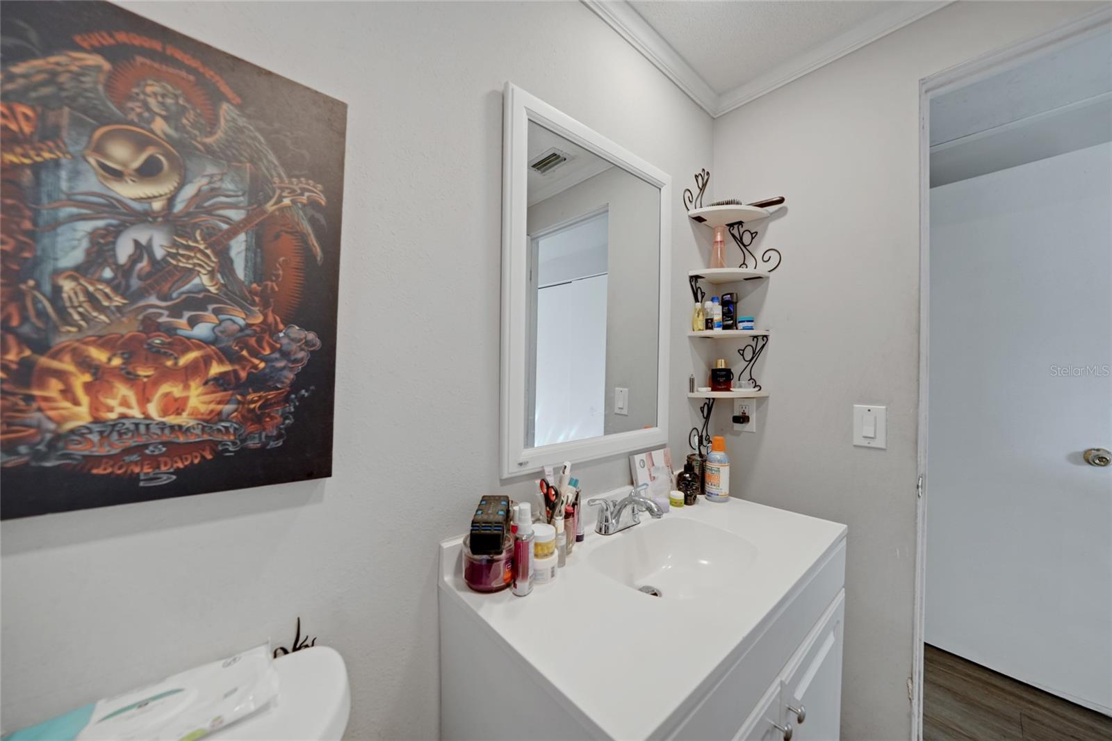 Image 19 of 29 For 819 Haleybury Street Nw