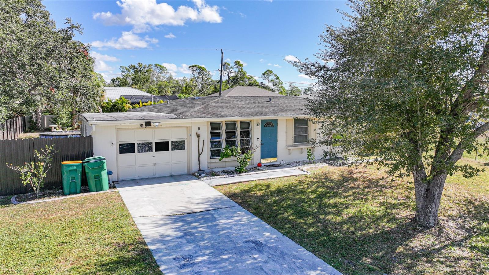 Image 2 of 29 For 819 Haleybury Street Nw