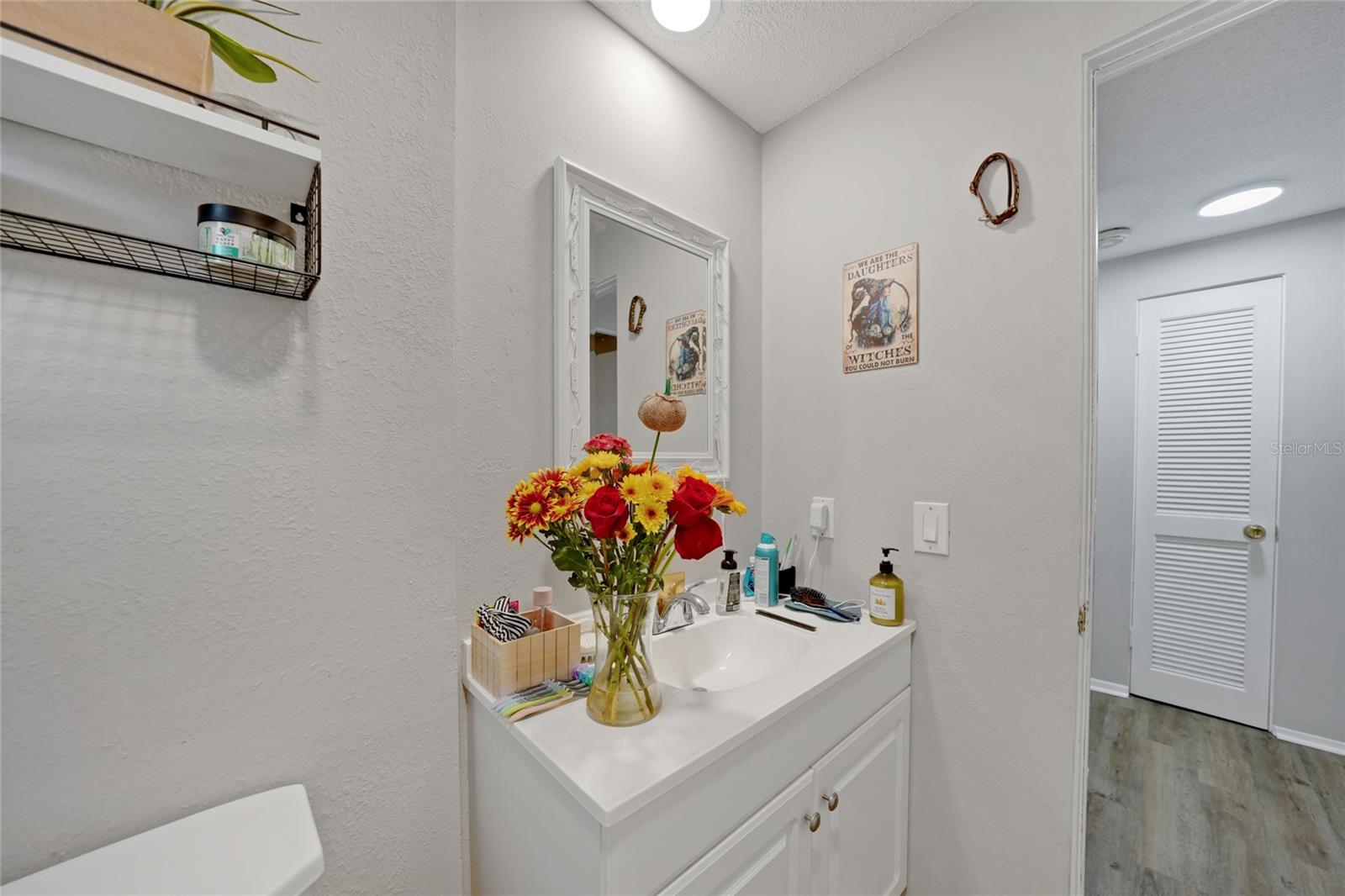 Image 23 of 29 For 819 Haleybury Street Nw