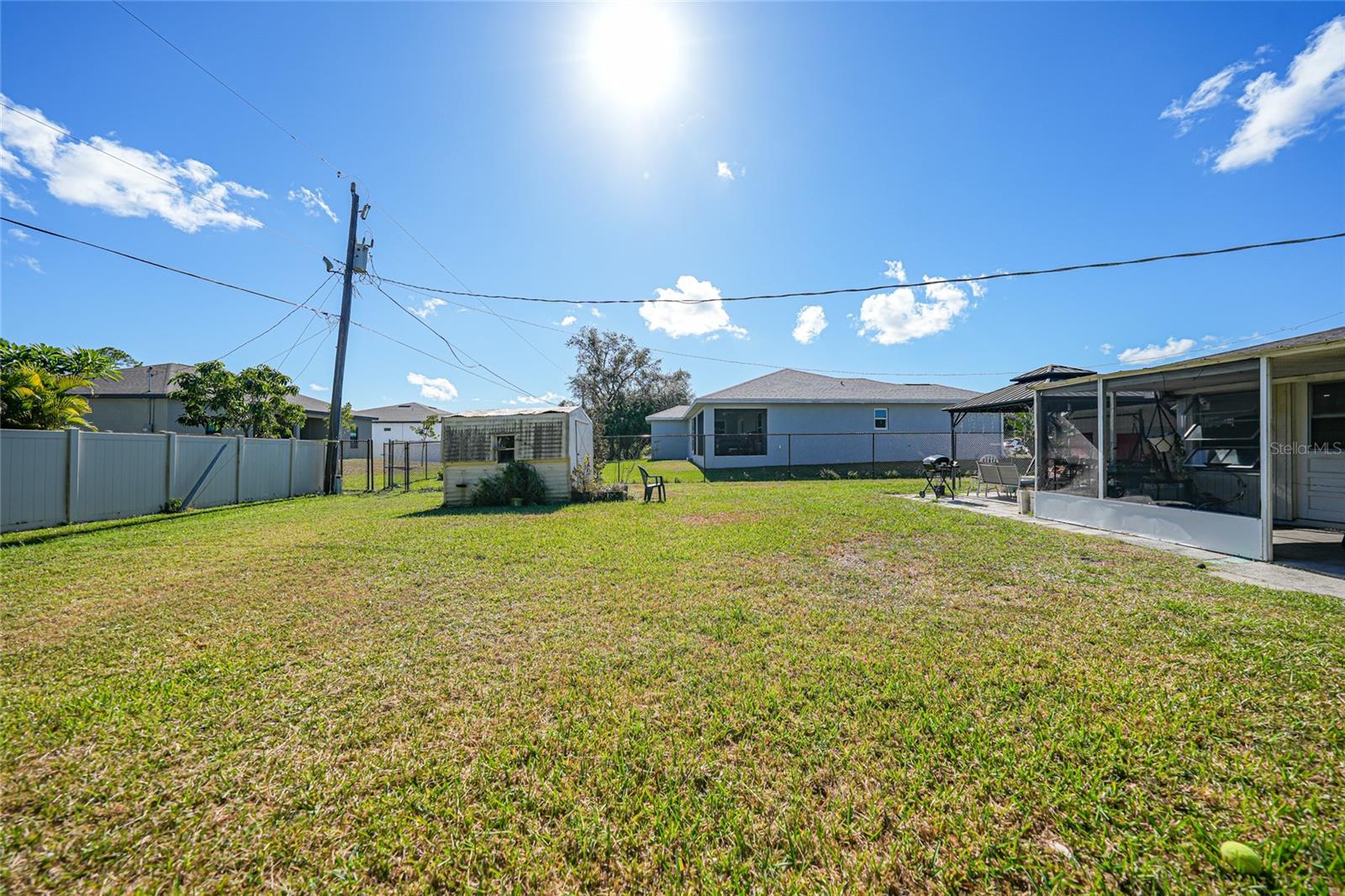 Image 26 of 29 For 819 Haleybury Street Nw