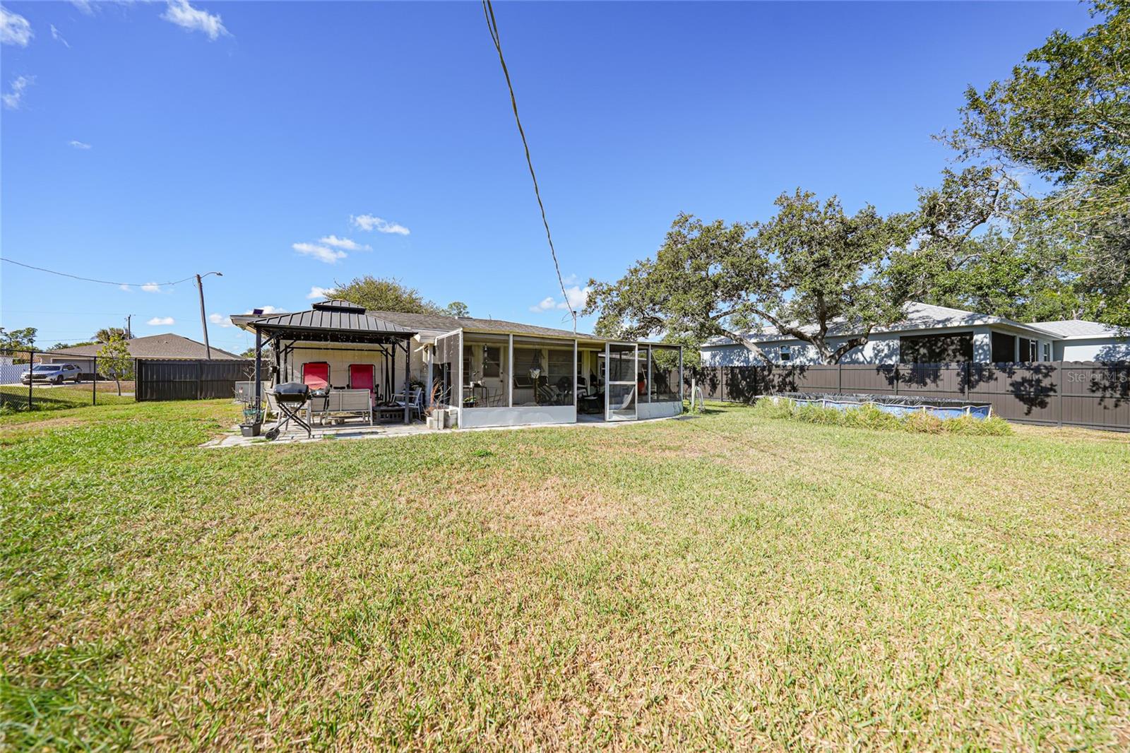 Image 27 of 29 For 819 Haleybury Street Nw