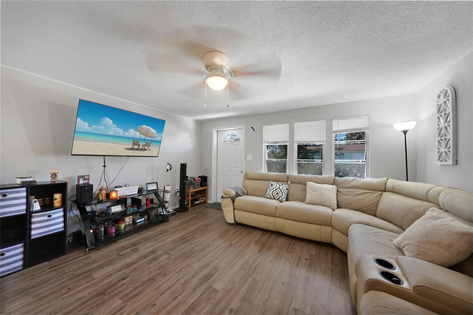 Image 4 of 29 For 819 Haleybury Street Nw