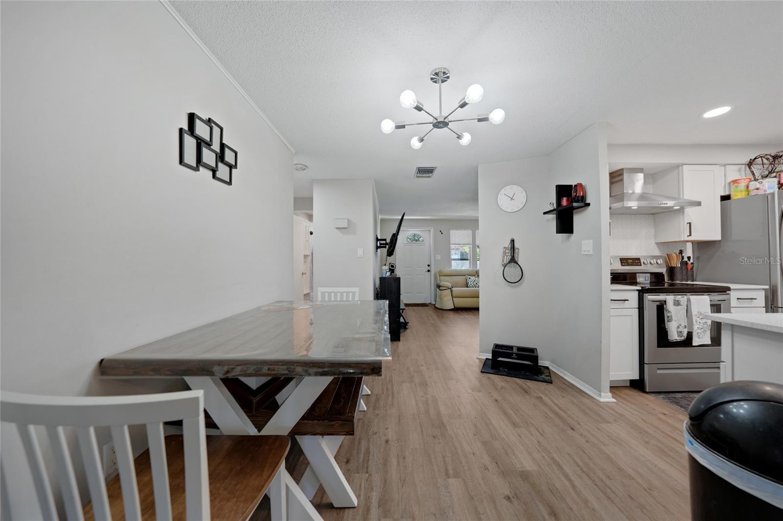 Image 7 of 29 For 819 Haleybury Street Nw