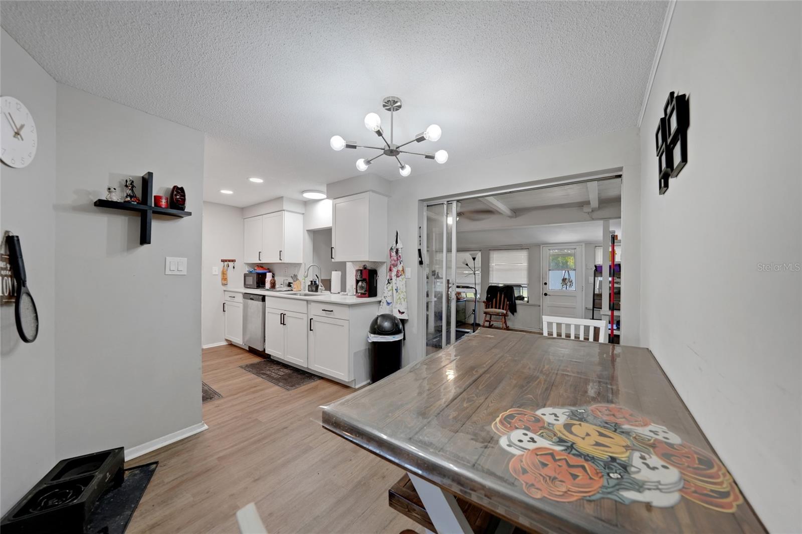 Image 8 of 29 For 819 Haleybury Street Nw