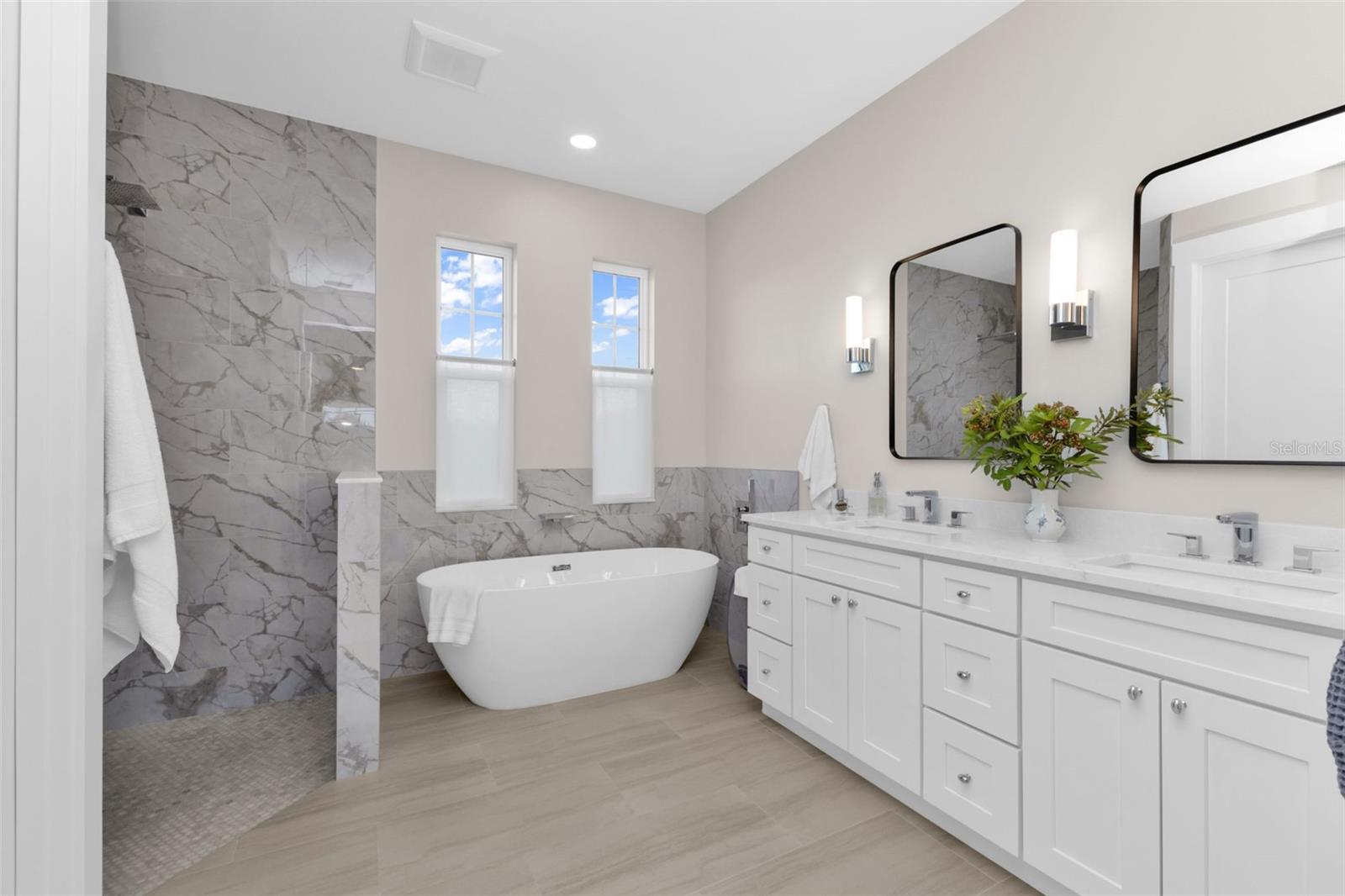 Image 17 of 64 For 8086 Clyde Circle