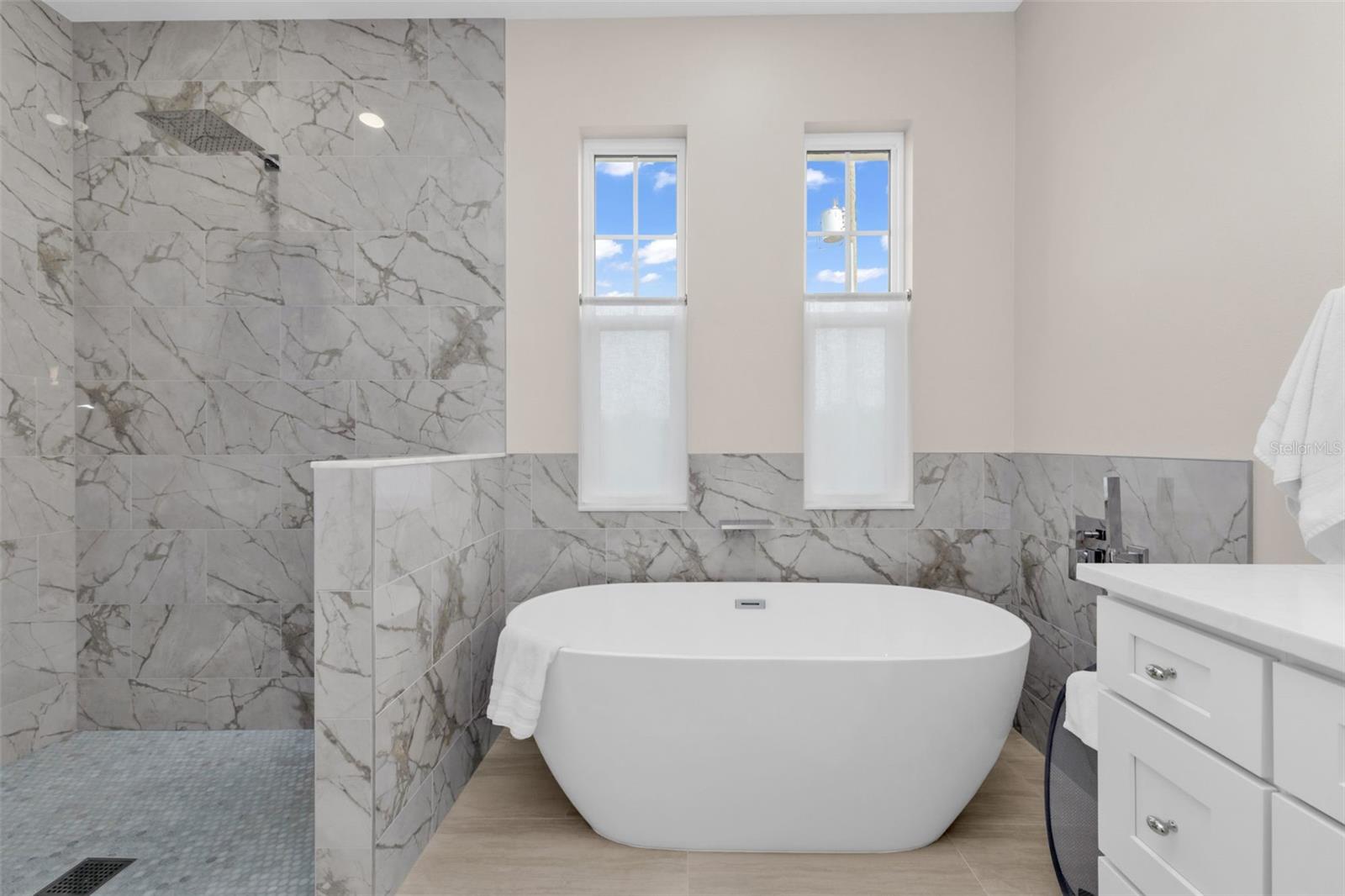 Image 19 of 64 For 8086 Clyde Circle