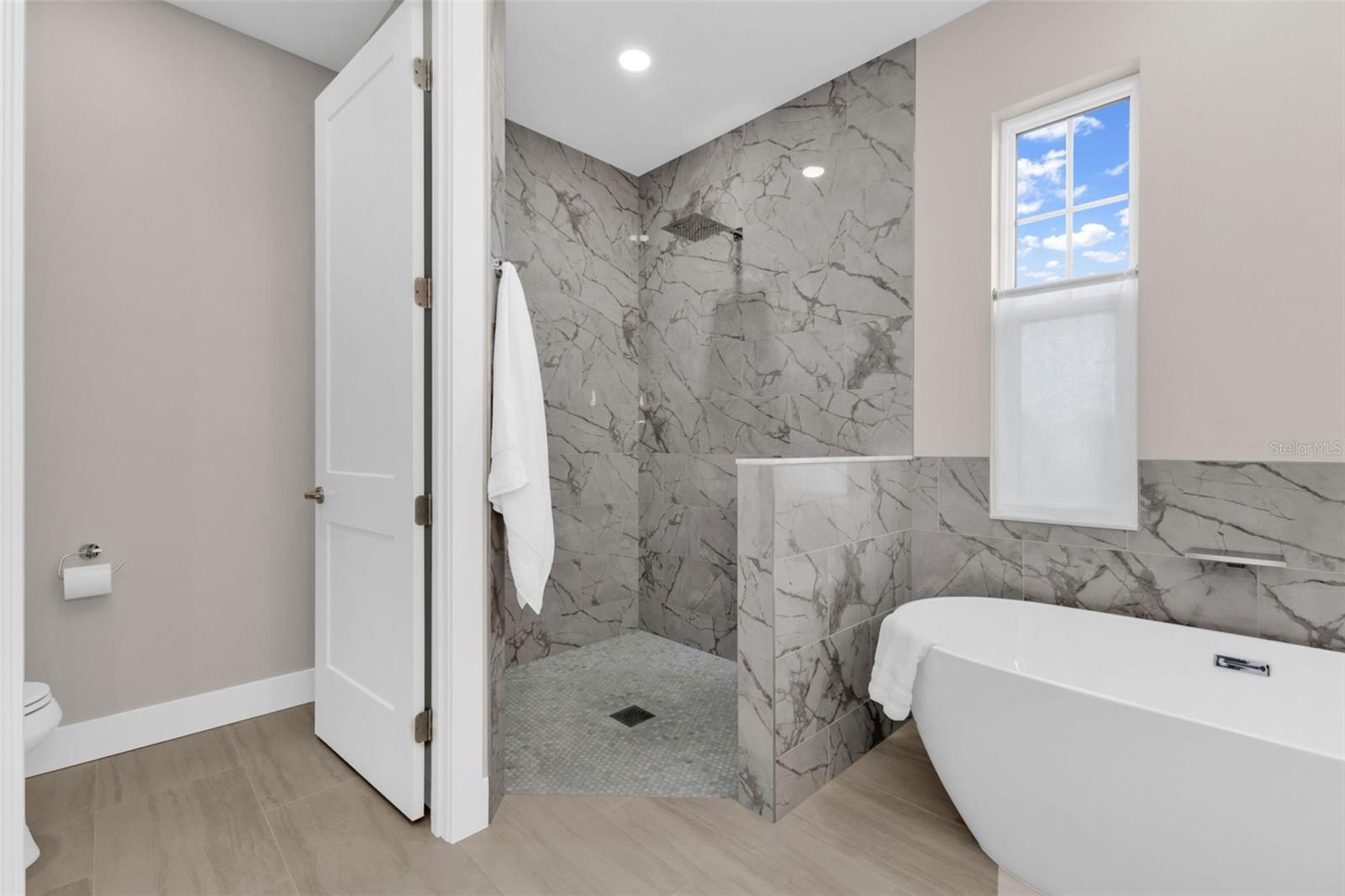 Image 20 of 64 For 8086 Clyde Circle