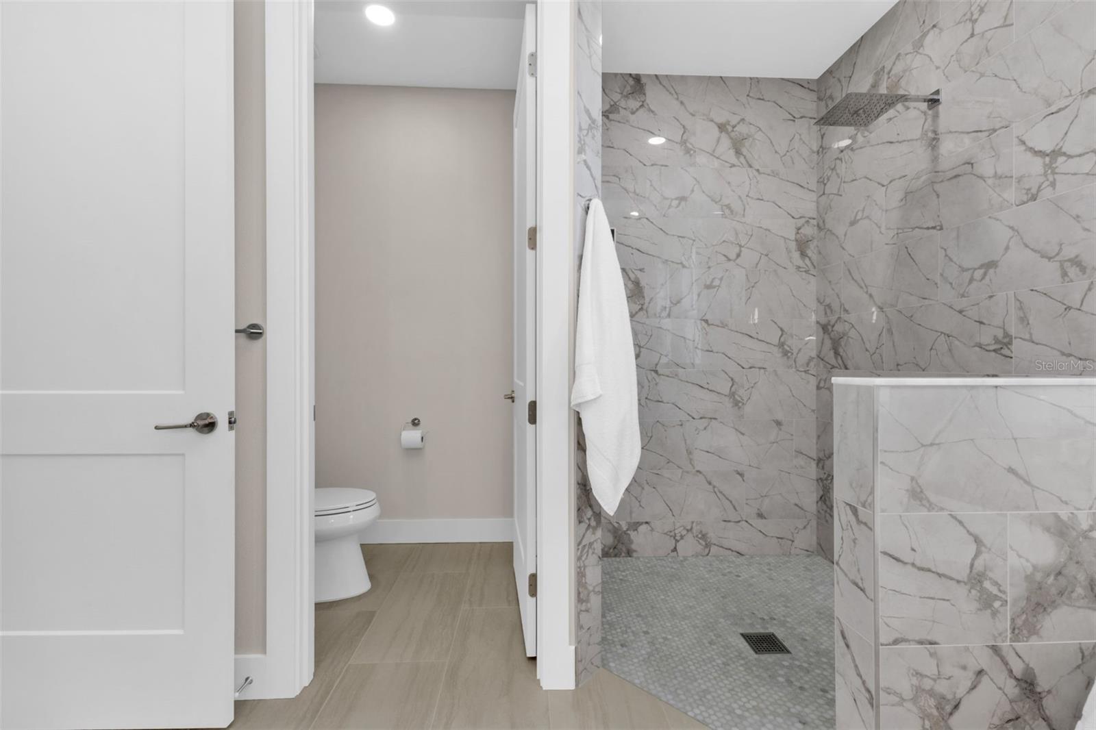 Image 21 of 64 For 8086 Clyde Circle