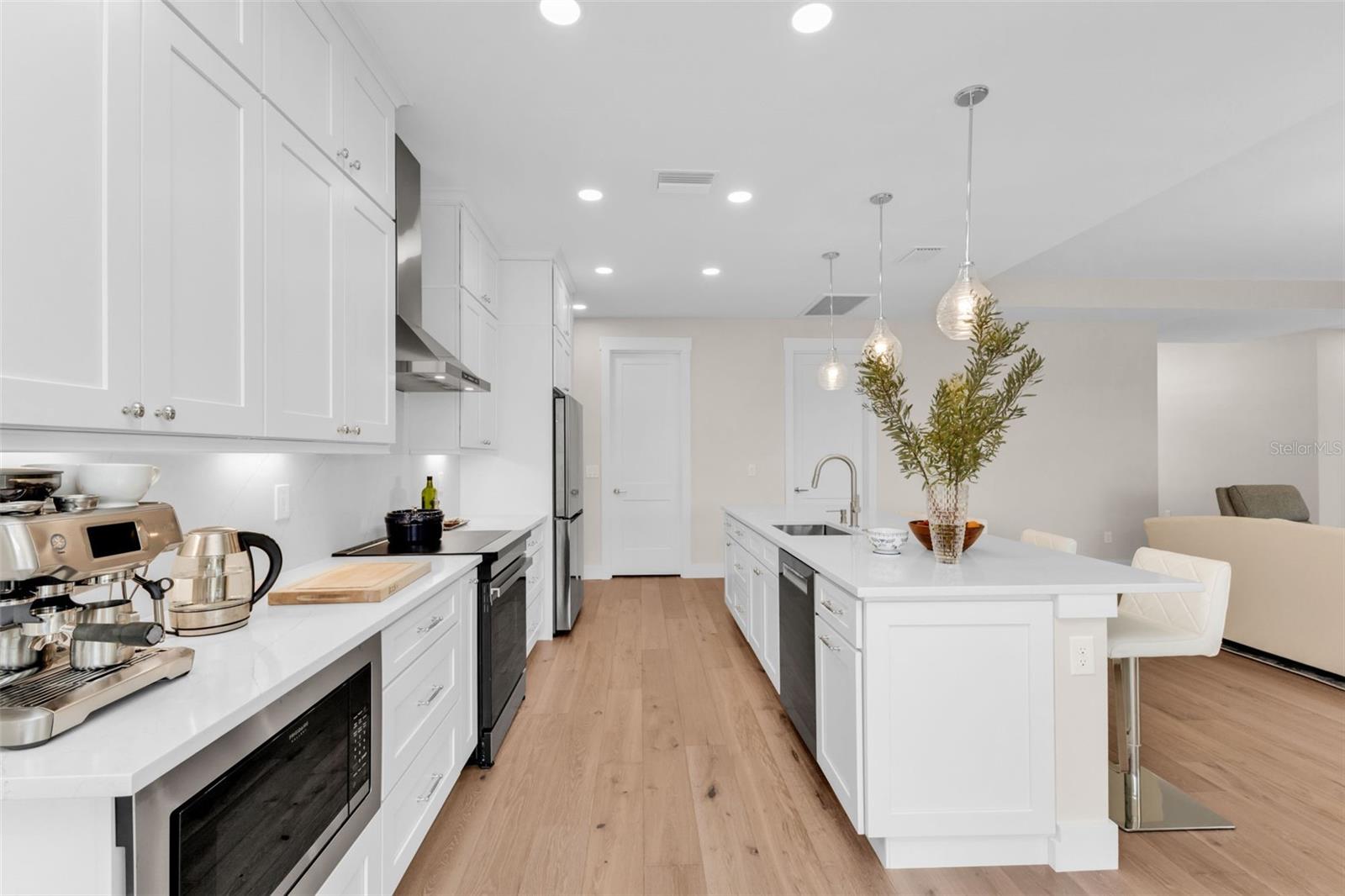 Image 25 of 64 For 8086 Clyde Circle