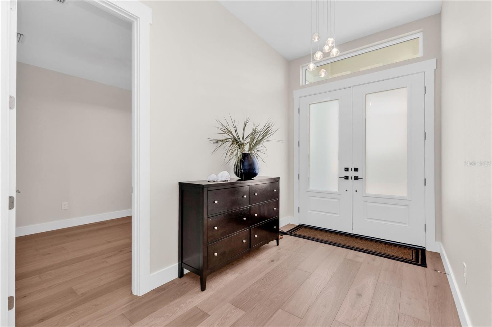 Image 6 of 64 For 8086 Clyde Circle