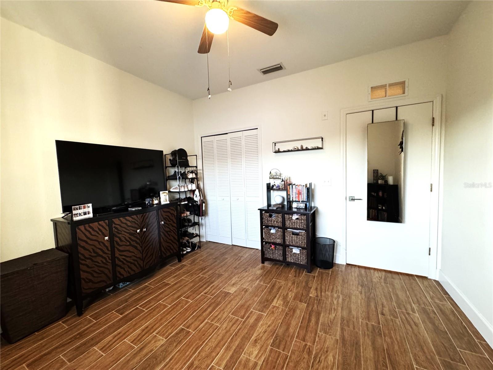 Image 23 of 37 For 8423 Bernwood Cove Loop 410