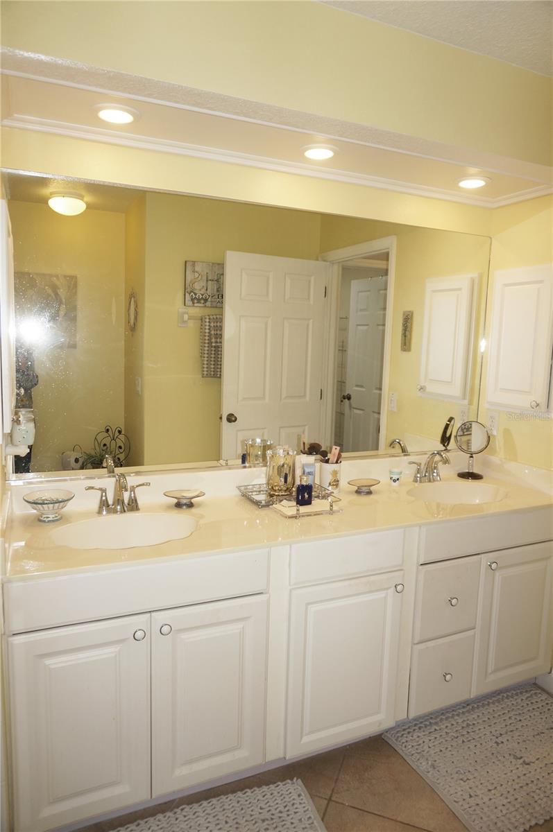 Image 45 of 49 For 5800 Sabal Trace Drive 701