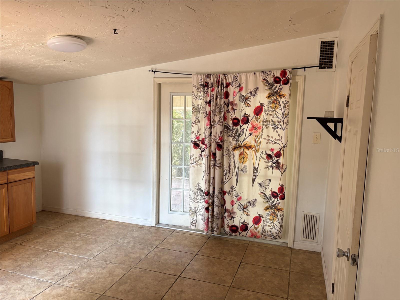 Image 10 of 31 For 6129 Freemont Street