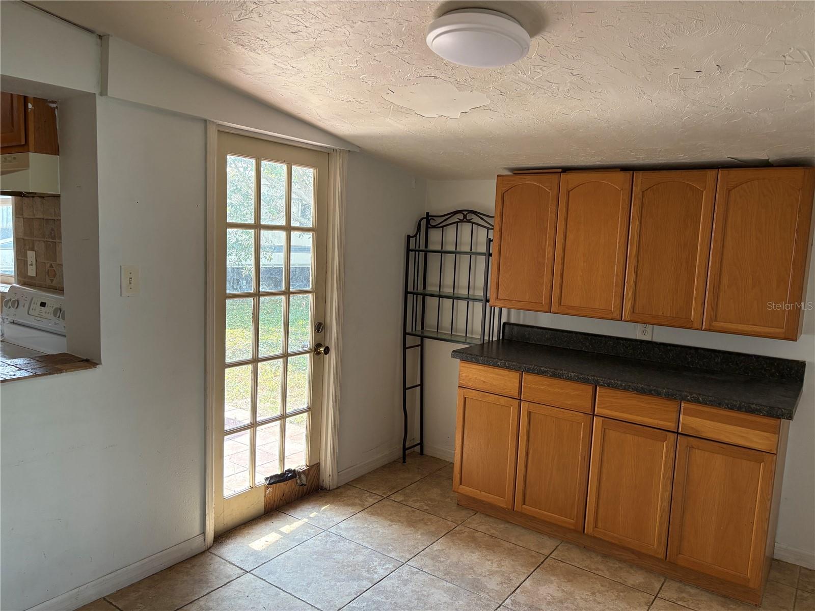 Image 11 of 31 For 6129 Freemont Street