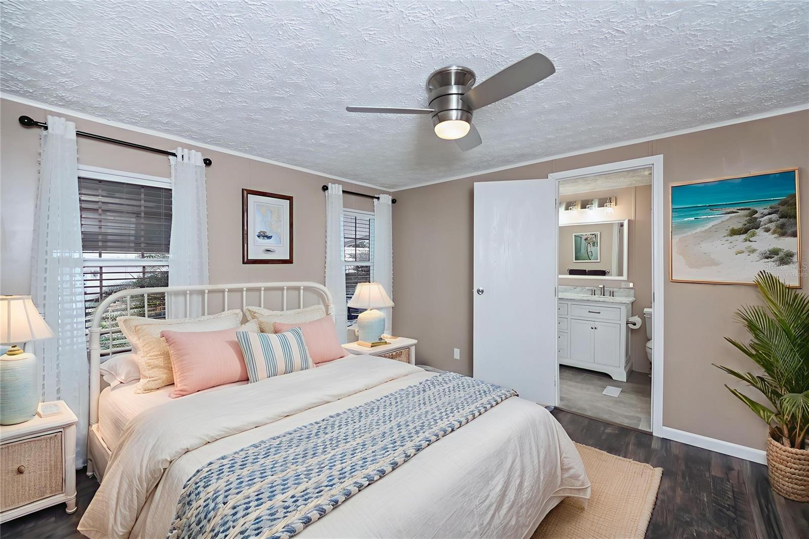 Image 28 of 74 For 25163 Marion Avenue 28