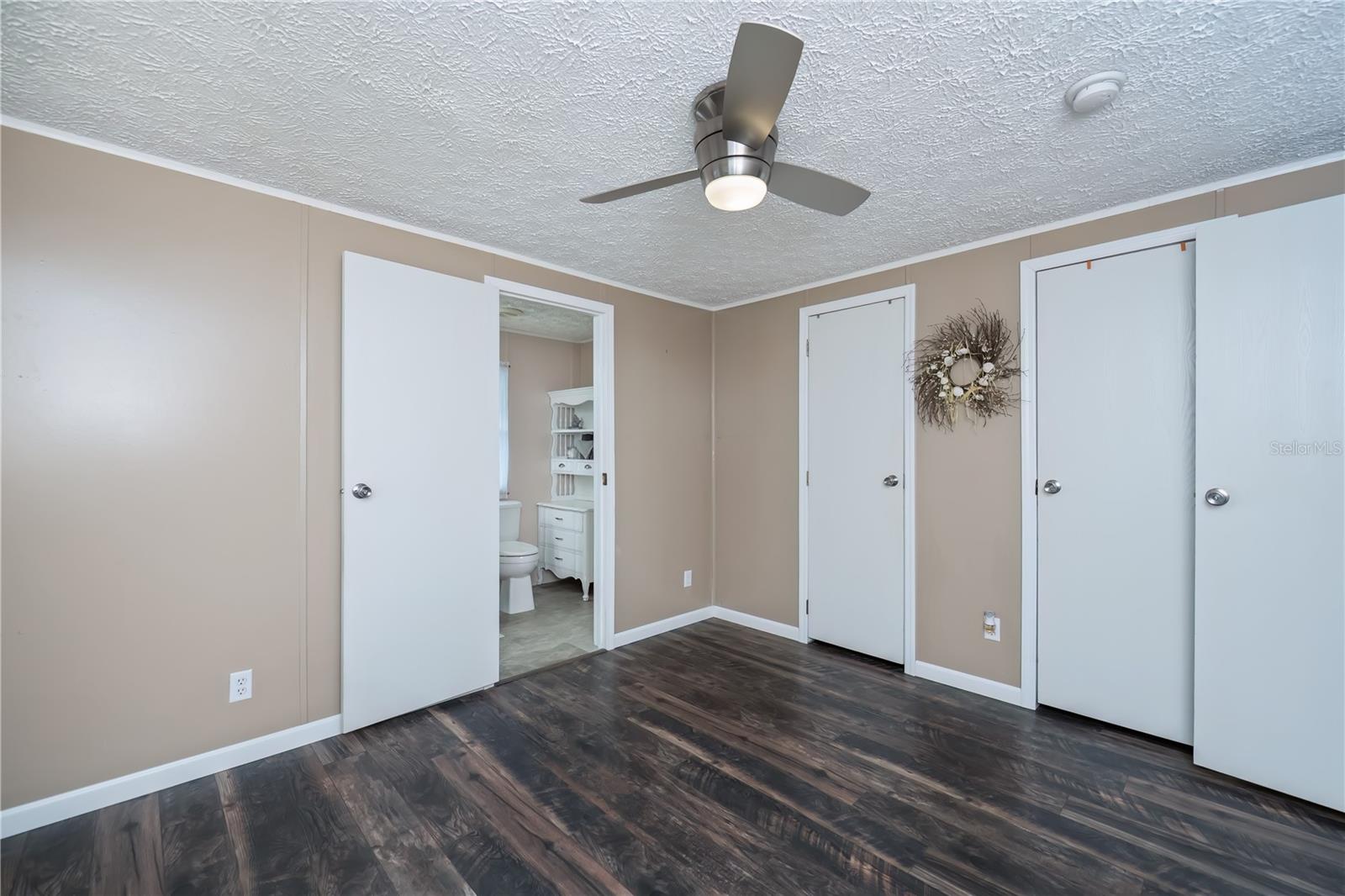 Image 30 of 74 For 25163 Marion Avenue 28