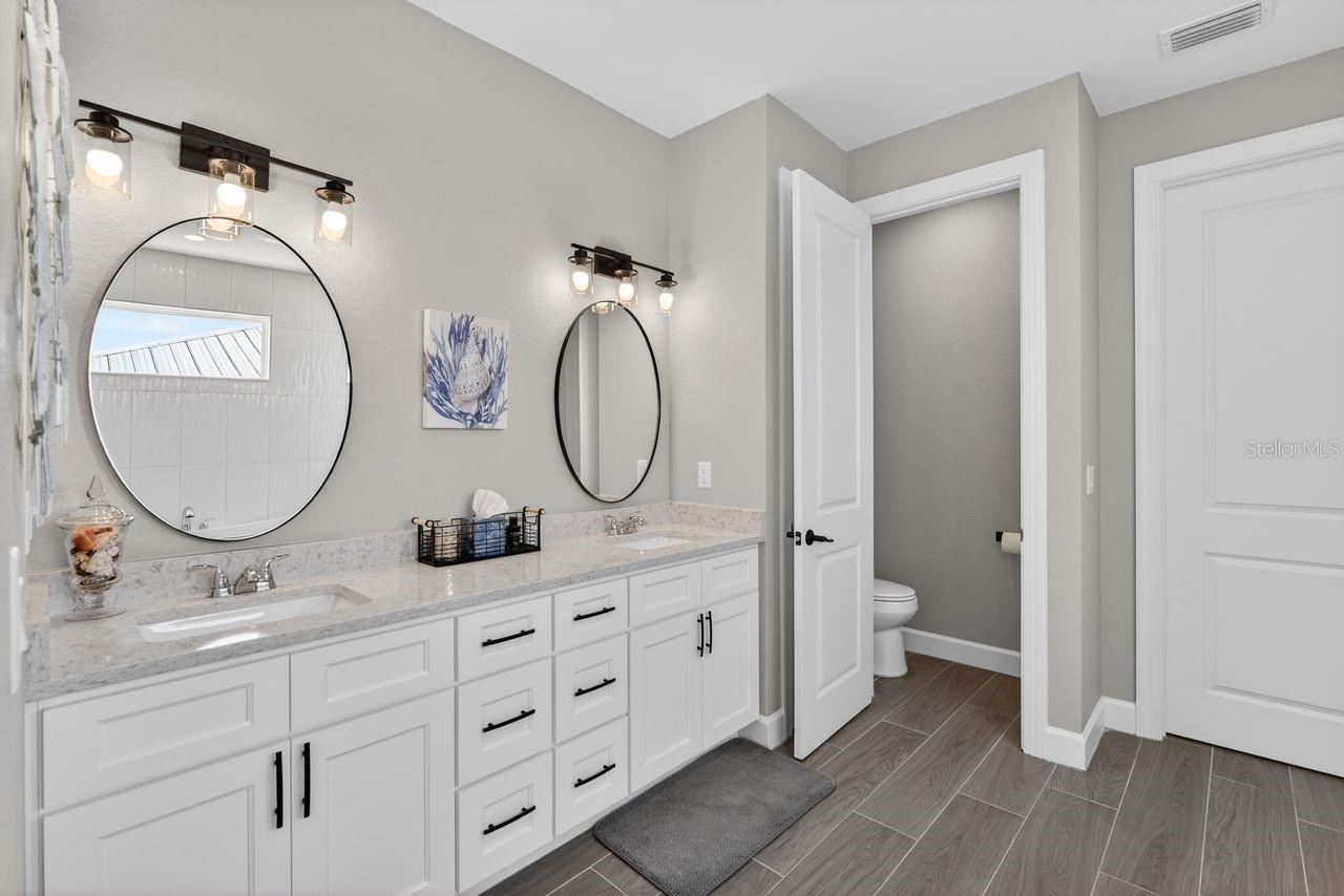 Image 26 of 61 For 16145 Galiano Court